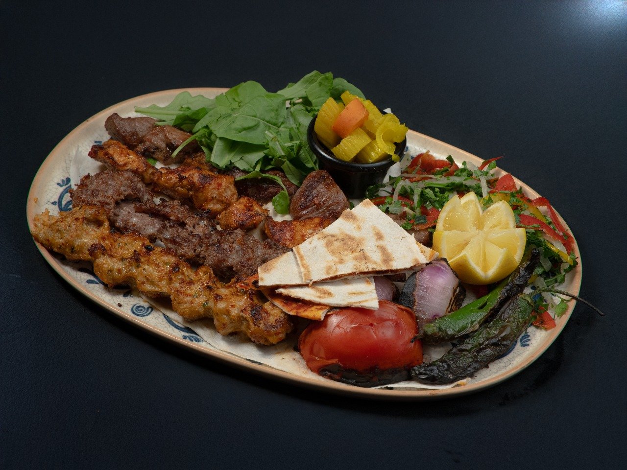 مشوي مشكل لحم + دجاج